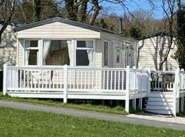 Cosy 2 bed pet friendly holiday home Crantock Nr Newquay, hotel u gradu Crantock