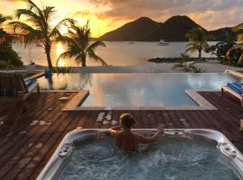 Luxurious Beachfront Villa Jolly Harbour, hotel s&nbsp;v&iacute;řivkou v destinaci Jolly Harbour