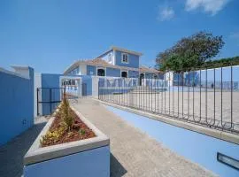 Azores Book Hotel、アングラ・ド・エロイーズモのプール付きホテル