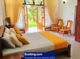 GreenHeart- Family Room-Micro Apartment, AC- Hot W, Garden View, separate Varanda & Dining Area - Travel Awards 2025