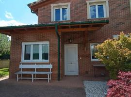 Alojamiento completo en Cuzcurrita, ξενοδοχείο σε Cuzcurrita-Río Tirón