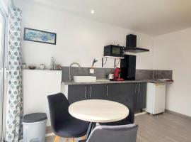 studio avec terrasse et parking privatif, hotel di Courthézon