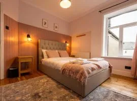 Large home in Cardiff's city center - 14 Beds