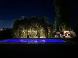 Casa estilo campo con parque y pileta