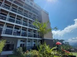 Summer Pines Loft 2 Bedroom Condo with Balcony & Free Parking