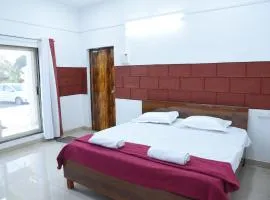 The Golden Leaf Farm - Alibag