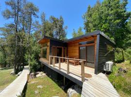 Cabañas Laderas del estero, hotel en Pucón