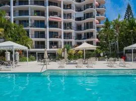1BR Tropical Escape with Heated Pools Sauna BBQ