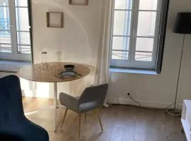 Studio centre proche marché et RER avec wifi