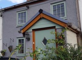 Coaltown Cottage Cosy 4 bed cottage with log burner, close to Gower beaches，Dunvant的有停車位的飯店