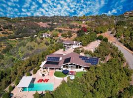 Hilltop Villa & Guesthouse, Pool Oasis, Pickleball Court, hotel din Fallbrook