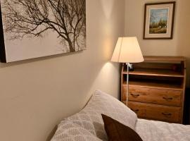 Pika's Place Bed and Breakfast, B&B in Canmore