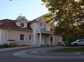 Rezydencja Pod Platanem, alojamento de turismo rural em Smardzowice