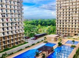 Cozy Studio with Balcony and Pool View, hotel en Lapu Lapu City