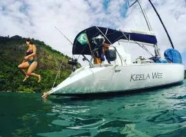 Passe a noite num veleiro em TARITUBA Paraty