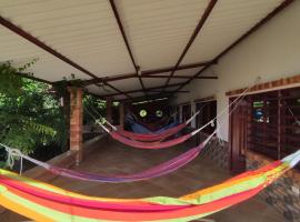 Cabaña campestre con piscina privada, wifi,tv y zona BBQ, hotel a Yopal