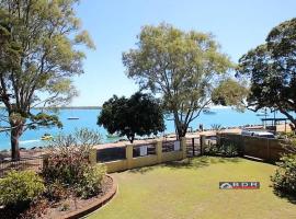 The Sandcastle, מלון בBurrum Heads