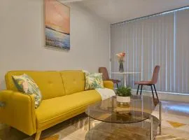 Cosmo Quarters - City Apartment with Pool & Spa