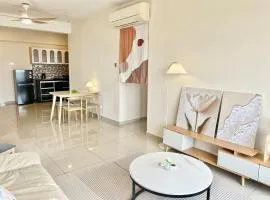 Perling Muji 3 Bedrooms Suites 6 pax Paradigm Mall