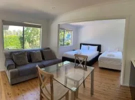 Studio house Unit in Dundas Valley