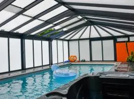 Gite et espace bien-être piscine, sauna, jacuzzi