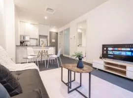 Prime Located 2br1ba Apt In Mel With Study