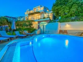 5 bedroom family villa in Makarska, heated pool and jacuzzi