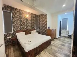 Saket Suites- Near Max Hospital