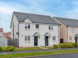 3 Bedroom House-Private Parking