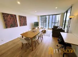 Pretty in Phillip - 2bd 2bth 2Car Apt