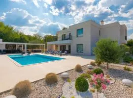 Amazing Home In Grubine With Sauna