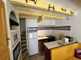 Maison de ville sur 2 niveaux - 2 chambres - terrasse tropézienne