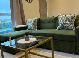 Modern spacious apartment in Addlestone