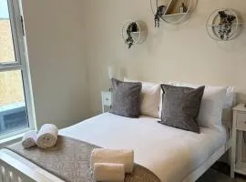 Modern spacious apartment in Addlestone