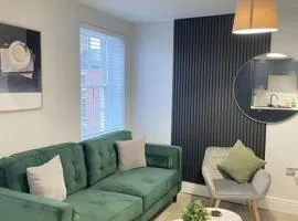 Brand New City Centre Apartment - Free offsite Parking Available