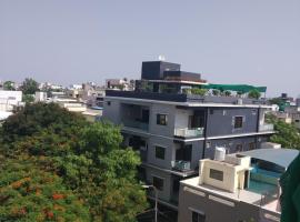 STAY10 Apartment Hotel, acomoda&ccedil;&atilde;o com cozinha em Indore