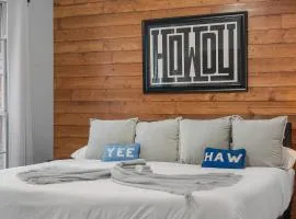 Heated Pool PoolTable HotTub Sleeps 16 Renovated