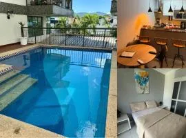 Camboinhas - Piscina e Garagem na Rua da praia