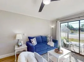 Cozy condo with shared pool, close to historic downtown st augustine