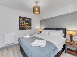 Cosy 1-Bed Apt in Newmarket with Parking