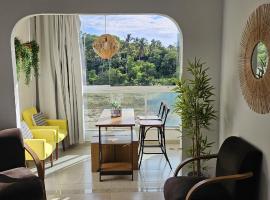 Refúgio Secreto na Praia da Bacutia, Piscina, Churrasqueira, Ar condicionado 80m da melhor praia de Guarapari، فندق في غواراباري