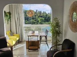 Refúgio na Bacutia - Apt a 80m da melhor praia de Guarapari - Enseada Azul - Ar condicionado Piscina Churrasqueira e Salão de jogos