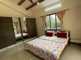MOUNTAIN BREEZE VILLa, hotell sihtkohas Lonavala