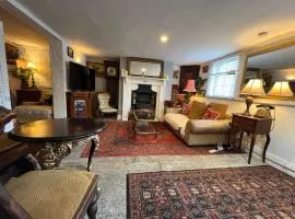 Charming Historic Apartment Adjoining Beautiful Central Taunton Park