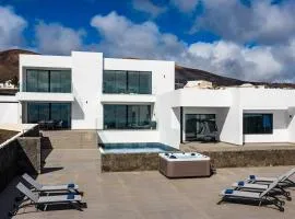 Exclusive 6 bedrooms Villa in Lanzarote - Ocean & Volcano Views, Private Pool, Jacuzzi & Gym