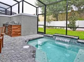 Beautiful 4BD home Themed Pool and Grill 4417