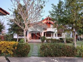 Baan Suan Pool Villa, hotel con pileta en Ban Pratu Pa Luang