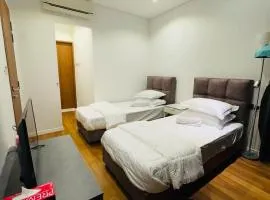 URBAN COZY HOME at SkySuites Near KLCC Complimentary Breakfast
