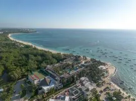 Modern Condo 200m from Beach & 5th Ave