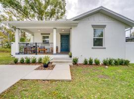 Modern Florida Bungalow 3 Miles to Winter Garden!, bungalow in Montverde